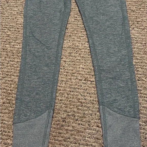 ALO Yoga High-Waist Leggings - Soft Sea Grass color - Picture 3 of 3